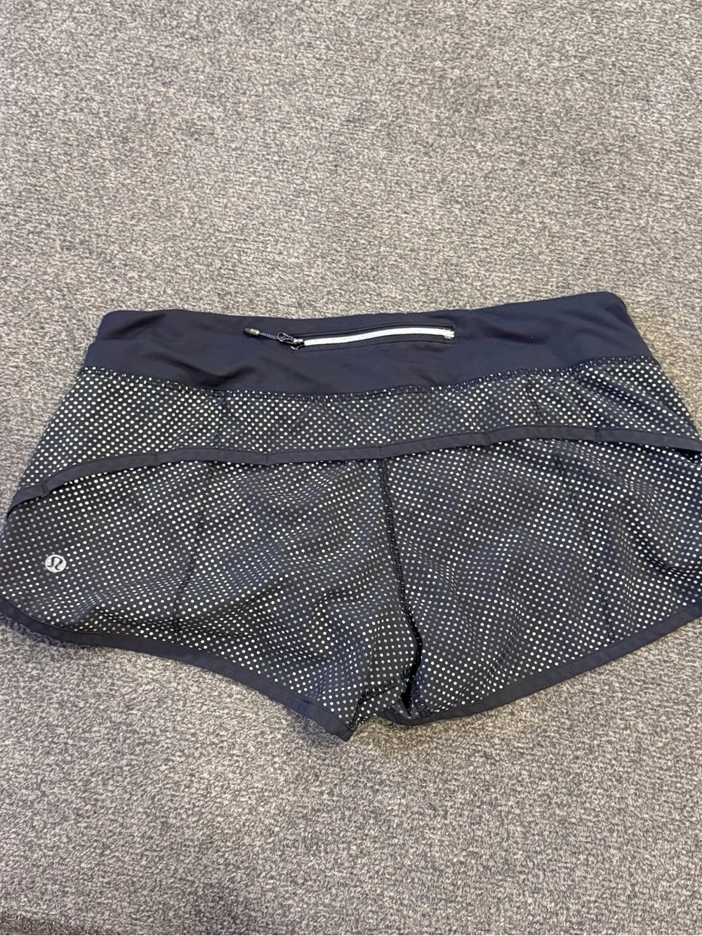 Lululemon Athletica running shorts 2” inseam size 6 women